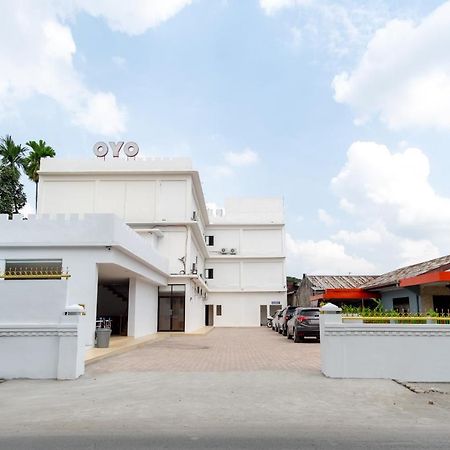 OYO 2895 Paranginan Residence Medan Bagian luar foto
